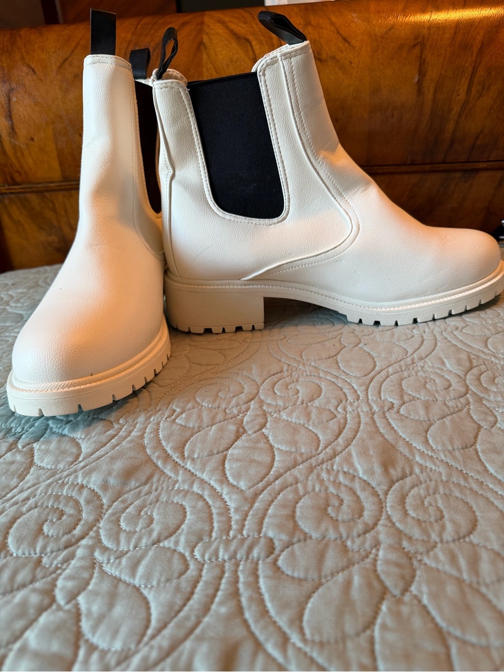 Ivory Cream White Chelsea Lug Sole Ankle Boots – Size 11 – NWOT